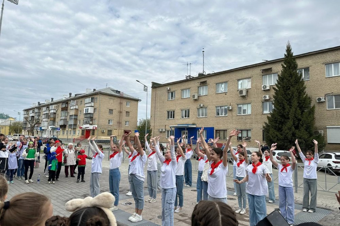 Семейное счастье в центре внимания: Южноуральский субботник радует всех участников!